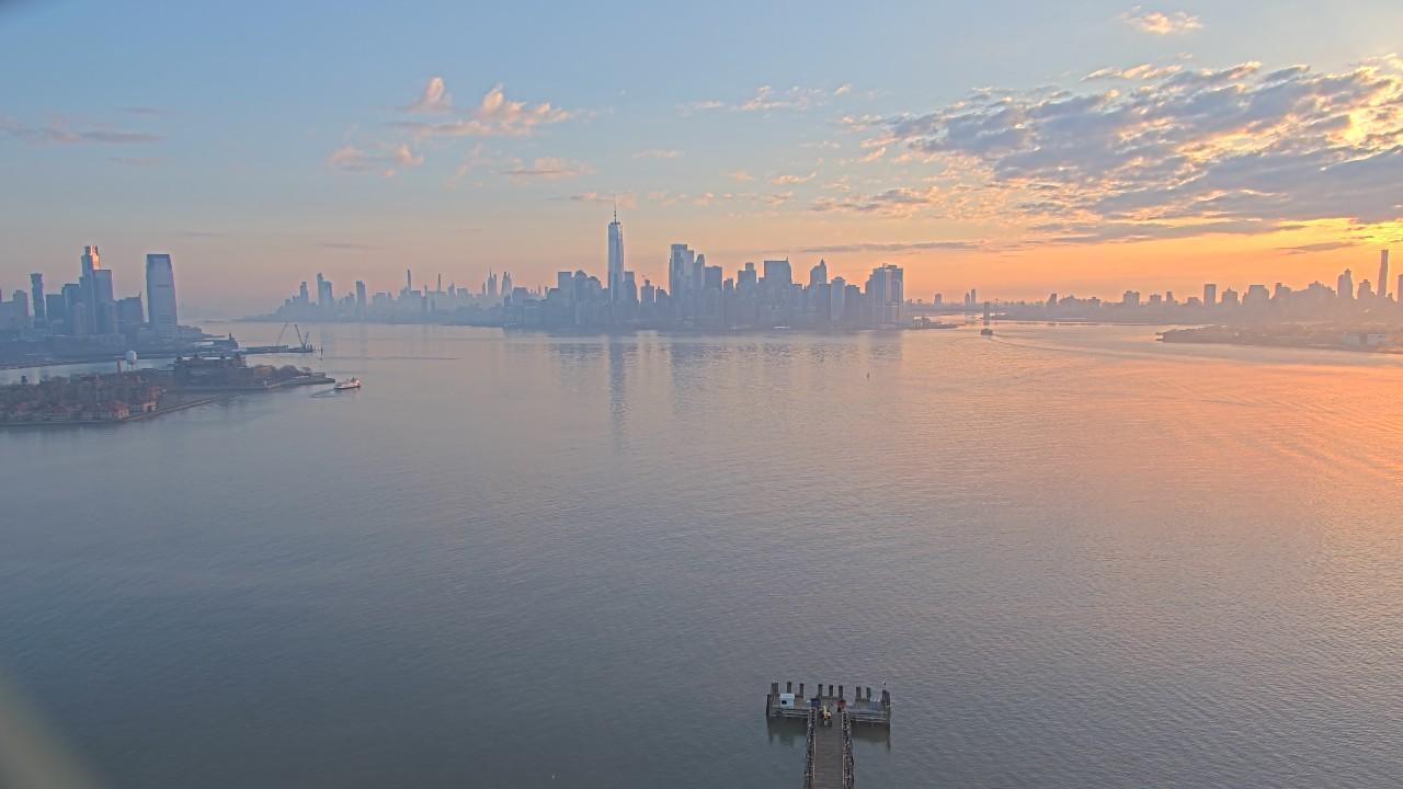 This webcam usually shows a distant view of Lower Manhattan from the Ellis Island. It's cloudy. It's 51ºF/11ºC.